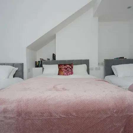 Leeds House * ليدز